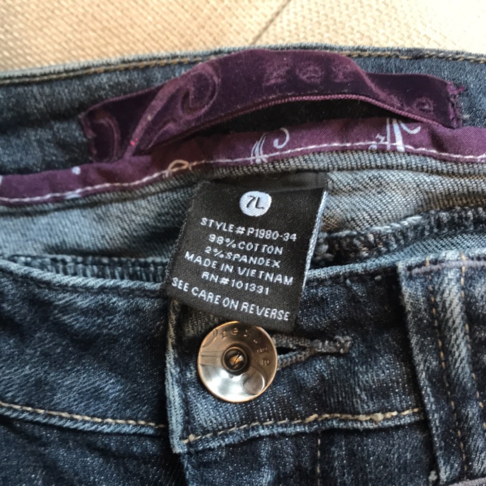 Women’s Refuge Bootcut Denim Jeans - Picture 3 of 10